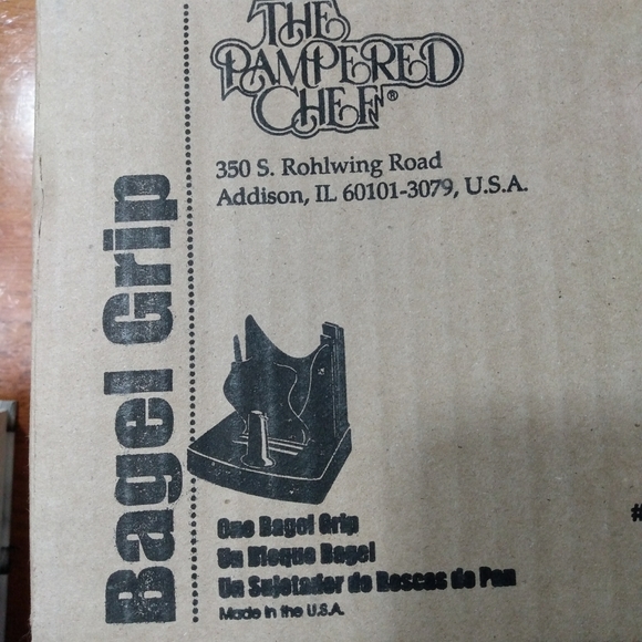NIB Retired Pampered Chef Bagel Grip #2437 - Picture 3 of 3